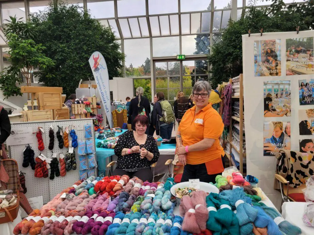 Zeenas Stand während des Wiener Woll- und Stofffestes