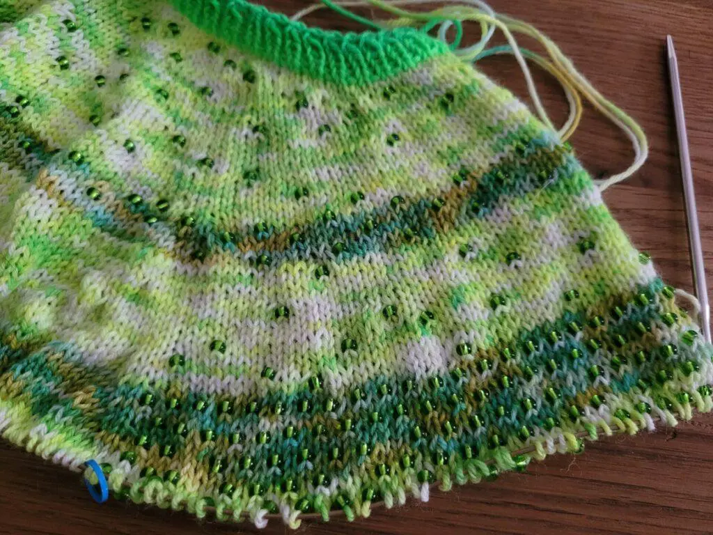 Grüne Strickjacke
