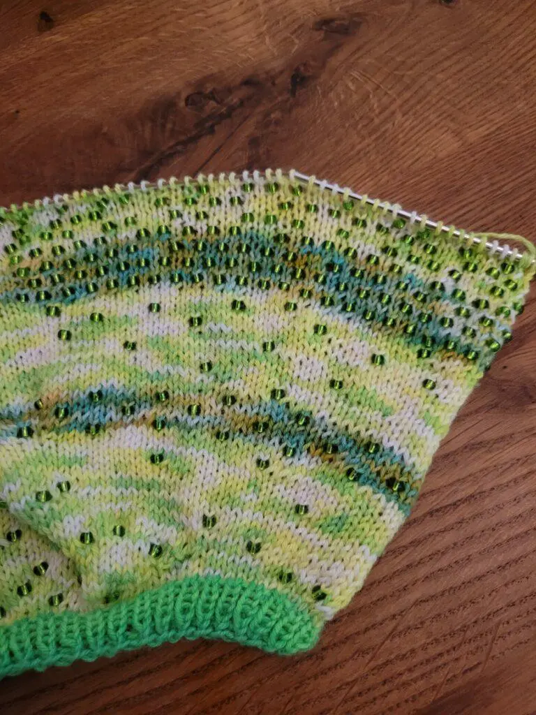 Grüne Strickjacke